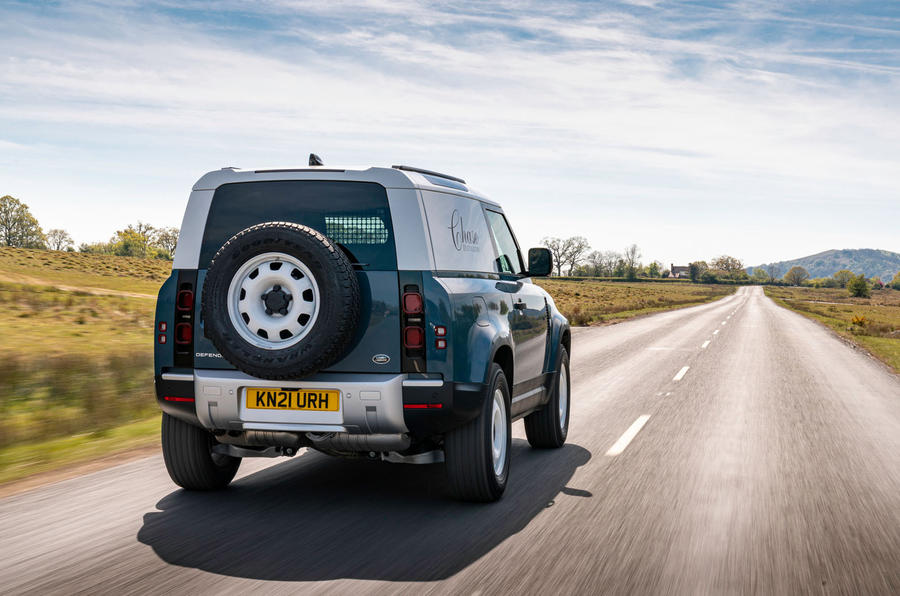 autocar's tweet image. Can the commercial version of @LandRover's excellent Defender combine utilitarian practicality with comfort, refinement and style? First drive review bddy.me/3nQCPZn