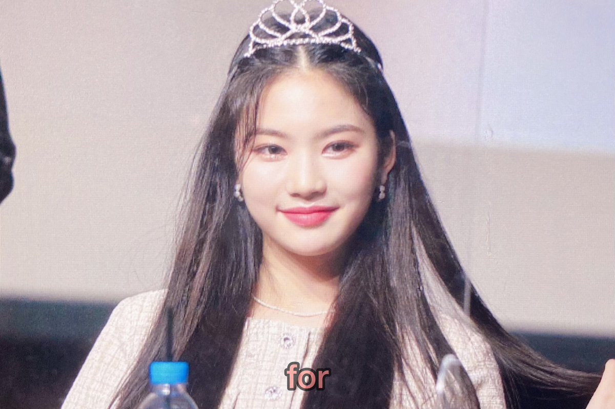 for__ISA's tweet photo. 210505 대면🥲💝💝 #스테이씨 #아이사 https://t.co/qLAzVUdDp6