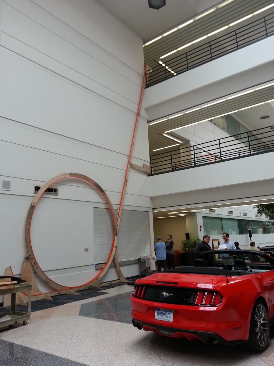 GWR's tweet photo. This is the largest @Hot_Wheels loop-the-loop at 3.81 metres.

It was created as part of a 'bring your child to work' day and was achieved by employees at the Ford Motor Company Research and Innovation Center in Dearborn, Michigan. https://t.co/U8KrE4JKXa