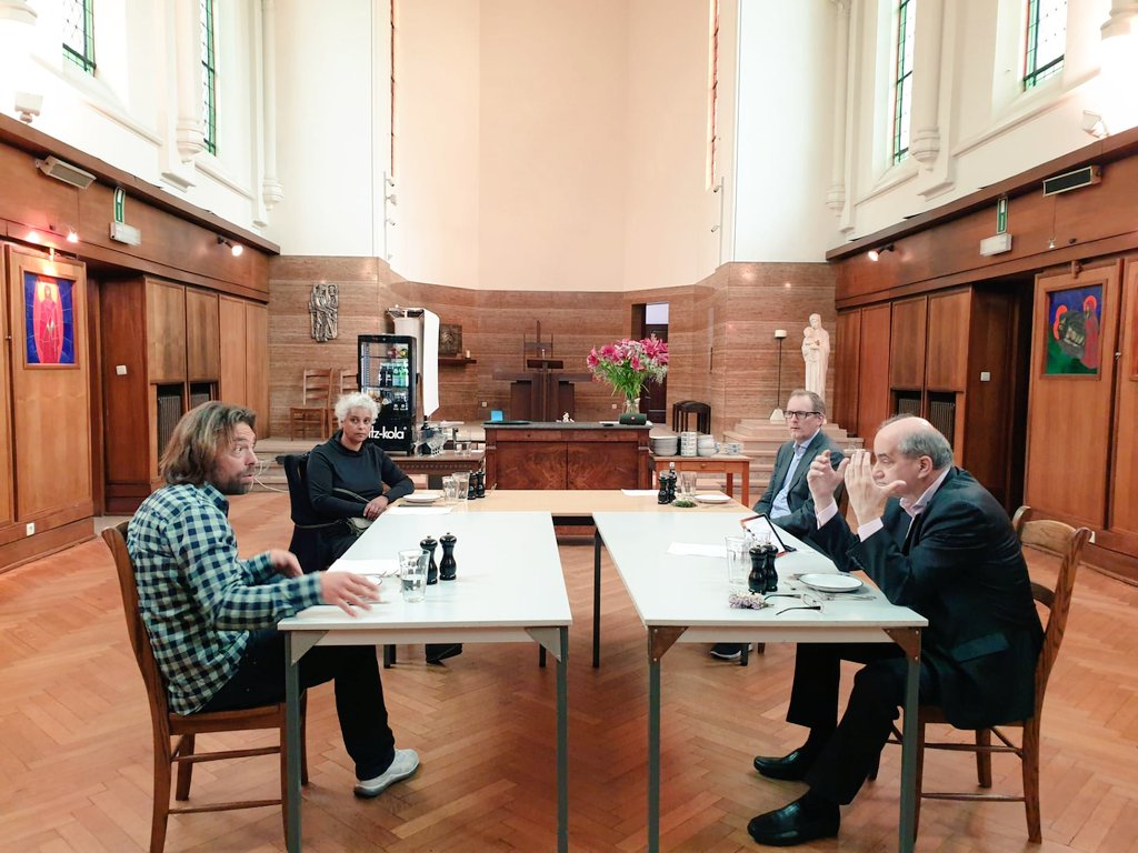 Aan tafel met <a href="/ClaudeMarinower/">Claude Marinower</a> &amp; co. die de opleiding van collega Arne met een bezoek vereren. Blij dat we Arne met onze methodieken en aanpak kunnen ondersteunen en inspireren om kortgeschoolde nieuwkomers ook in de horeca-sector richting jobs te begeleiden.