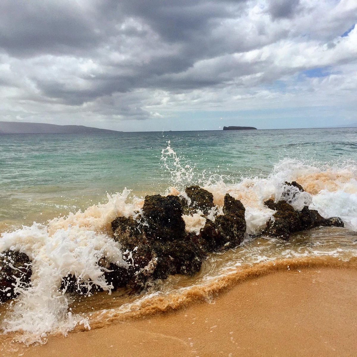 TashaInaChurch's tweet photo. Can you resist the waves?

“Nothing is softer or more flexible than water, yet nothing can resist it.” ~Lao Tzu

Rocks are unmoving, strong, still. I’ve learned to be more like the water. Water ebbs &amp; flows, it takes on any shape, it can bend around the rock &amp; wear it down. #Maui https://t.co/lnneNLqBdv