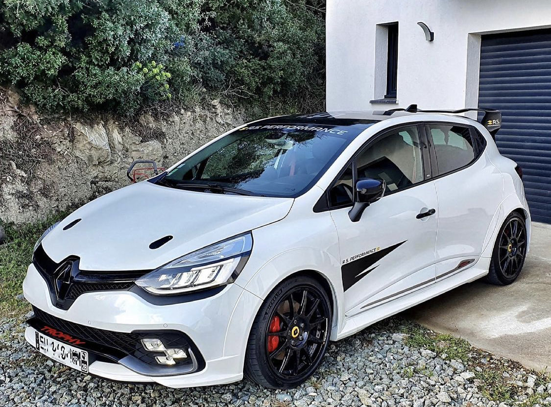 🏁 on X: Renault Clio 4 RS Trophy 🐺  / X