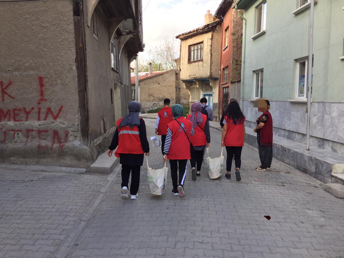 afyondamla's tweet photo. Sofradan başlayıp kalplere giden yolculuğumuzda 6. günü de tamamladık. 🥳💙💦

Bugün birçok güzel yüreğin hem sofrasına katkıda bulunduk hem de dualarında yer edindik😊💙💦
#damlaafyon
#Uluslararasıdamlagönüllüleri
#sofradankalbe
#udg
#gönüllügençler
#afyondamla https://t.co/rj9dI3rHeL