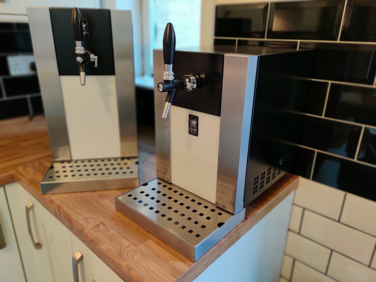 Booth_Brandels's tweet photo. Coming soon! The Venom family is getting bigger! Joining the Venom 80, we now have the downsized version with a taste for performance, the new Venom 45!
Give us a call on 01253 501800 for further details and information.
#design #branding #cooler #madeinbritain #ukmanufacturing https://t.co/wCLqtl9ByS