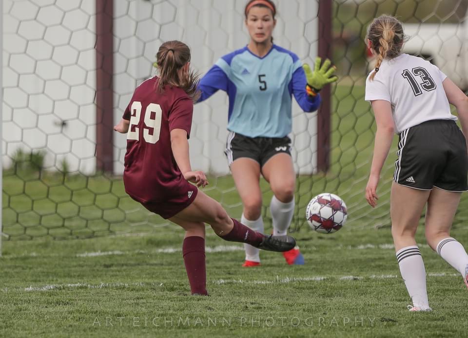 Art037's tweet photo. Omro Girls Soccer started off their season with a STRONG 💪🏼 WIN last night at home. #omrogirlssoccer #soccer #omropride #arteichmannphotography #highschoolsportsphotography #highschoolsportsphotographer @FansFoxes https://t.co/nEPVj0zxls