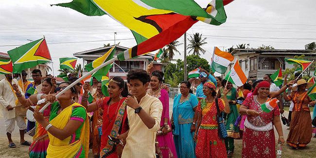 Население индии 2022. В 1916 г. Толпа индийских женщин. Канал болливуд программа. May india.