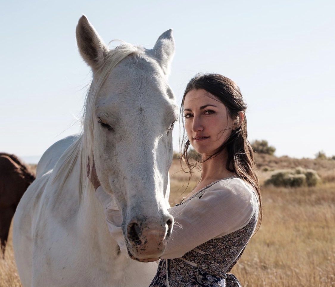 This talented lady is a part time Nashville resident trying to devote her time to her two passions,ranching &amp; music! With her songs already landing on <a href="/Nashville_ABC/">Nashville</a> We find out more about Frankie Zwick’s songwriting journey &amp; family’s film star background countryline.tv/videos/pt-fran…