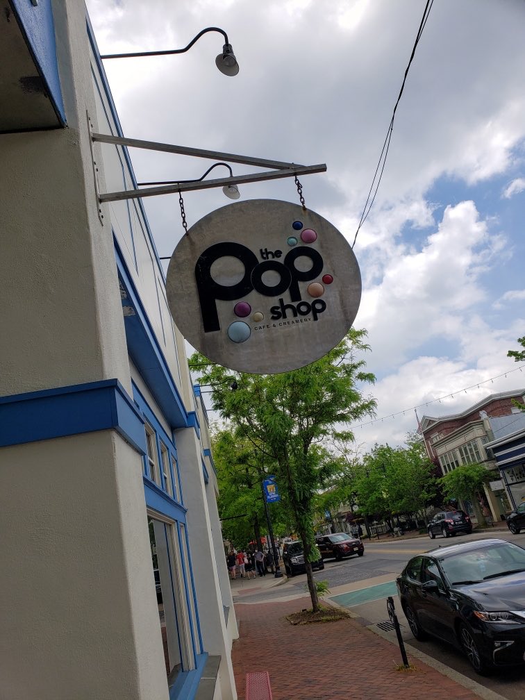 We had a delicious lunch yesterday! Thank you Pop Shop for #TreatYourTeacherTuesday #Kindbusinesses #tatemtweets #collsedu