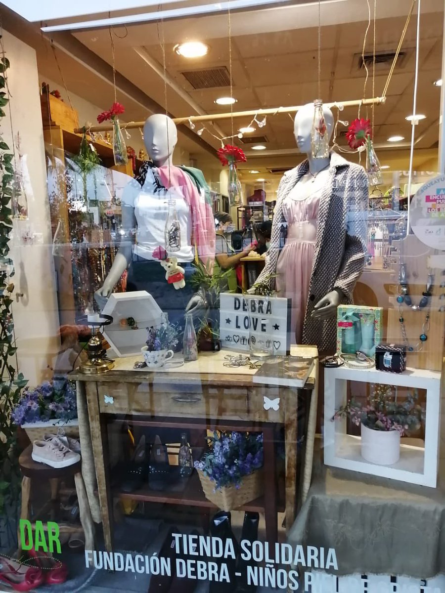 Encuentra el regalo para tu mamá en nuestras tiendas solidarias en Plaza Egaña 20 y Pedro de Valdivia 3420, ambas en Ñuñoa. Abiertas de lunes a viernes. Te esperamos!!! 🦋🦋
