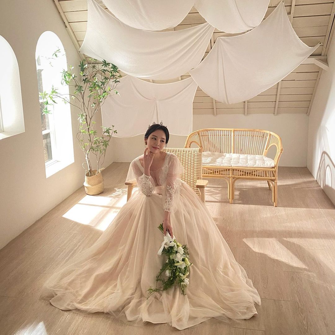 sweettmochiii's tweet photo. Happy wedding mejiwo eonni 🥰💜
#jiwo
#jiwoo
#happyweeding https://t.co/J16eHeeTT3