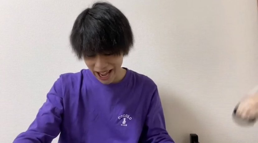 tmcrkc's tweet photo. 1枚目: バレアフぅぅううううう!!!
2枚目: もはや何。( ˙-˙ )
3枚目: 立派な殺人事件、、😱
4枚目: あれ、ここキッチンだっけ、、、🤔
てか、髪切った、?はねてないだけ?なんかおさまったよね😂?
#當間琉巧 #Lilweek https://t.co/tFueEwczDX
