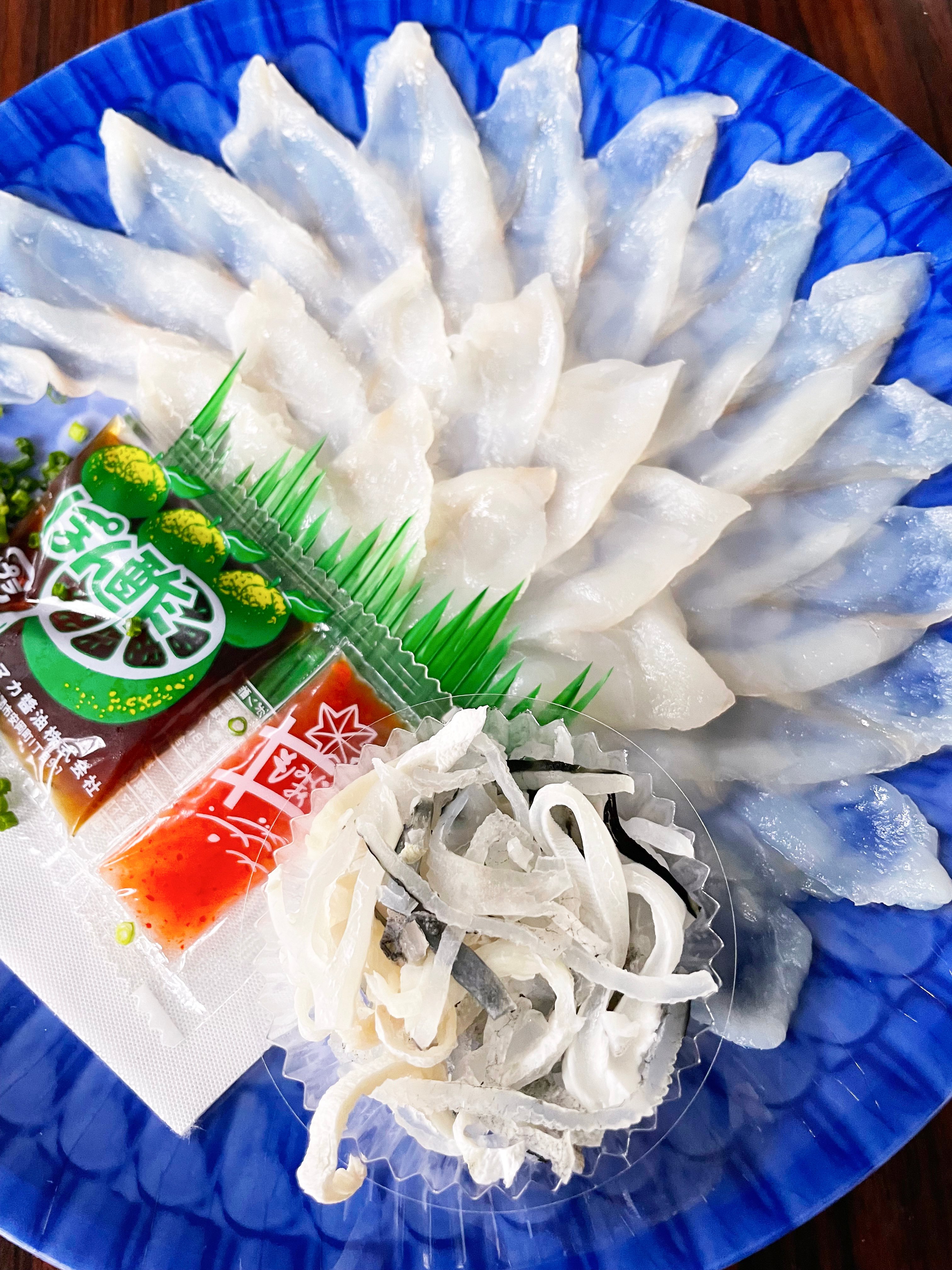 わたつく 私が作った料理 下関に来たら唐戸市場に行くよね ふぐ刺し 赤身 中トロ 大トロ 脳天 ふぐ白子 クエ ヒラメ エンガワ イカ いくら 出稼ぎ中 ホテル暮らし T Co e24iej Twitter