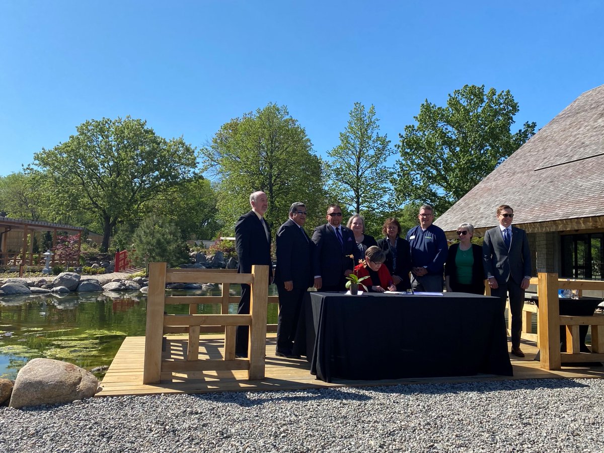 GovLauraKelly's tweet image. Did you know that Kansas’s tourism industry:
✅ Is the 9th largest employer in the state;
✅ Generated &amp;gt; $11.8 billion in 2019; &amp;amp;
✅ Supports essential services statewide?
Happy Travel and Tourism Week, Kansas! Celebrate by visiting one of our state’s many destinations this week.