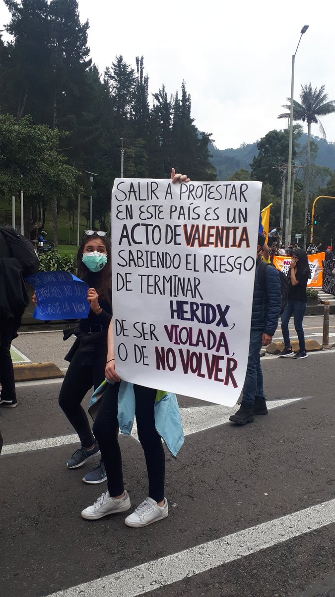 david_forerop's tweet photo. Algunas de las postales del #ParoNacional5M en #BogotaResiste
#ColombiaSOS #Colombia #ParoNacional #APararParaAvanzar #SOSColombiaNosEstanMatando #SOSColombiaEnDictadura #SOSCali #SOSSILOE #DavidForero #NoEstanMatando #NoEsDeLocos https://t.co/6VFPzDjH2R
