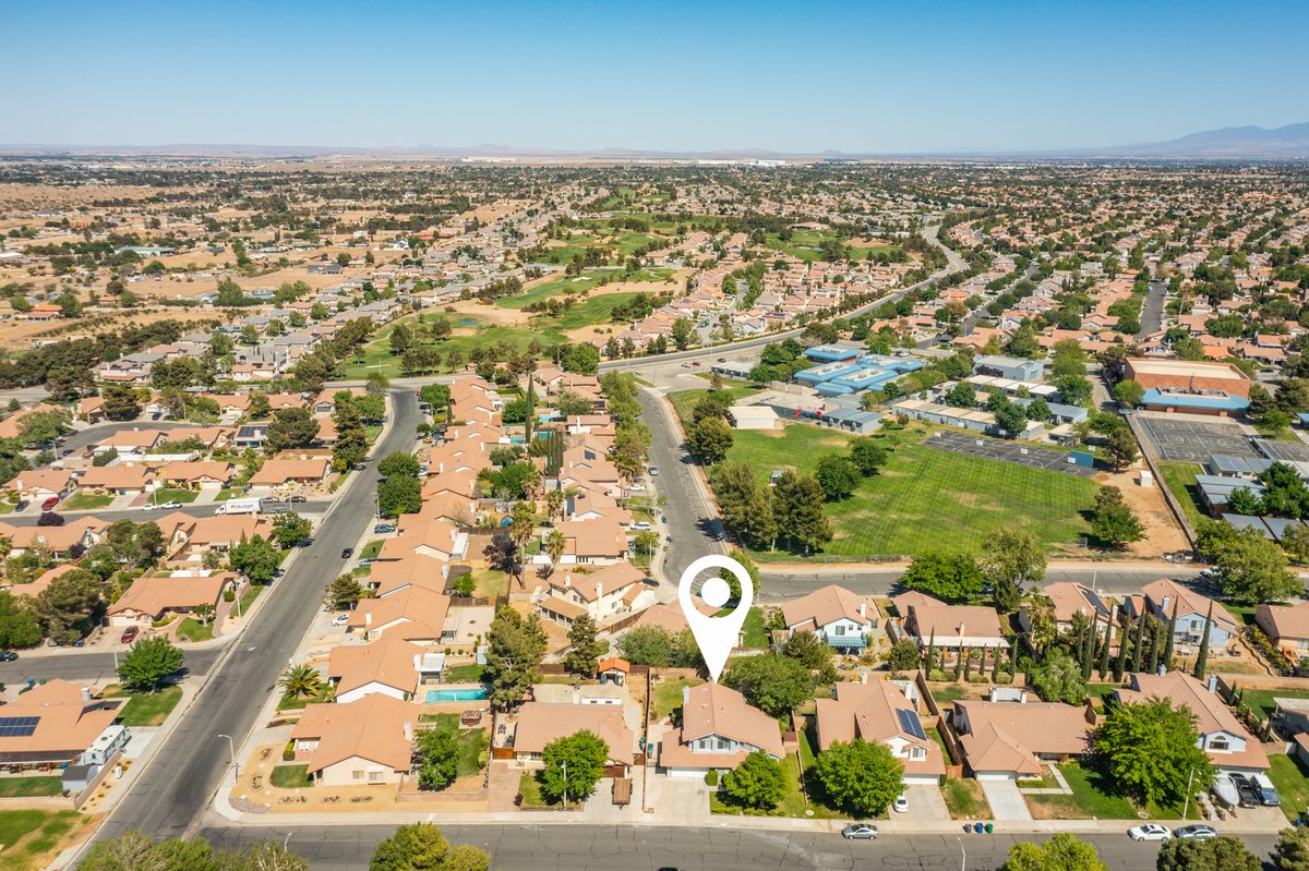 WardRealtor's tweet image. #NewListing! Beautiful Rancho Vista home, walking distance to schools and RV Golf Course!

𝟒𝟎𝟔𝟒𝟒 𝐕𝐢𝐚 𝐕𝐞𝐫𝐝𝐚𝐝, 𝐏𝐚𝐥𝐦𝐝𝐚𝐥𝐞 𝐂𝐀 𝟗𝟑𝟓𝟓𝟏
3 Bedrooms • 3 Bathrooms • 2108 sf

maggieward.com/viaverdad

#HomeBasedRealty #movewithmaggie #MaggieWardRealtor