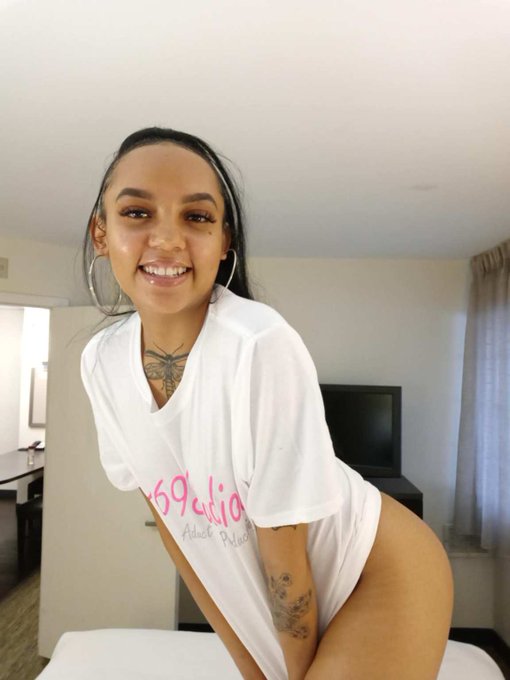 "Hey! Everyone can see me at https://t.co/9i6HX0moyE Press the onlyfans link under my video trailer (FREE<a href="/tag/ff"class="tags"><span>#ff</span></a><a href="/tag/upgrade"class="tags"><span>#upgrade</span></a>