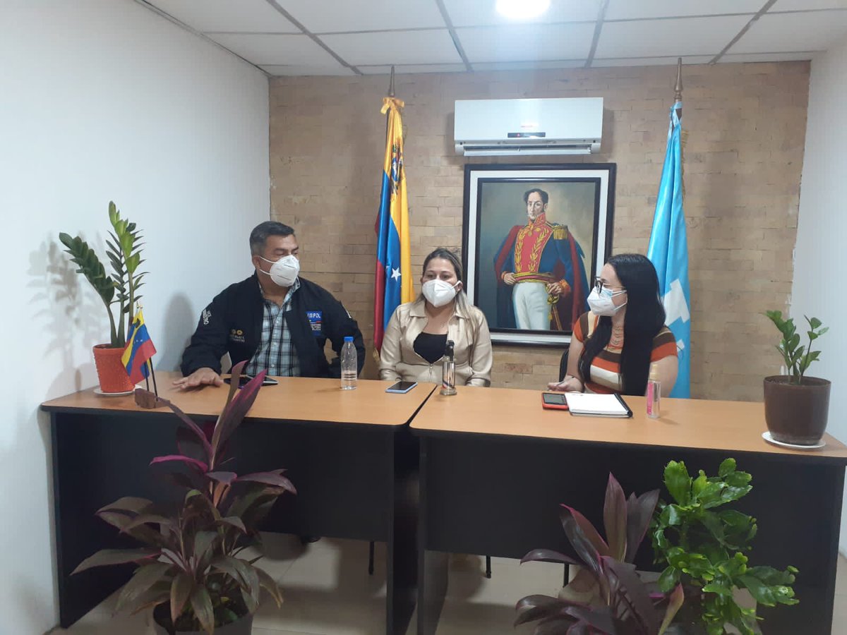 mirelct's tweet photo. #Hoy desde el CICPC El Llanito,  seguimos brindando atención jurídica a los privados de libertad, en coordinación con los órganos de admin. de justicia (Tribunales,  Defensa Pública,  MinisterioPúblico), acompañados del G/D José Rojas Eugenio, @Visipol_MIJP 
#CuidemonosTodos 1/2 https://t.co/3G3tMM7WPh