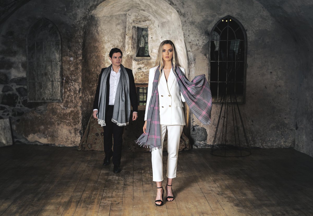 KinalbaCashmere's tweet photo. A few more steps till the weekend.

Model wears
from left to right: 
Graphite Marquee:  https://t.co/LcPBtmbcDD
Gingham Weekender :https://t.co/L4DiGRO0Kd

#Cashmere #Craftmanships #Textiledesign #Kinalba #Humpday https://t.co/FRM6r6K38V