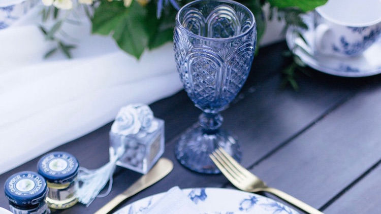 We are in love with the colour tones of this tablescape💘 Don't you?
