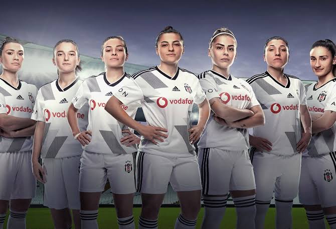 dnzbyt's tweet photo. ŞAMPİYON BEŞİKTAŞ 
     Bu Gurur Sizin 
👏👏👏👏👏👏👏👏👏
#ŞampiyonBeşiktaş
@BJKKadinFutbol 
#BeşiktaşAiledir

🏆 // 🏆 🏆 🏆 https://t.co/RpEeuJvIYc