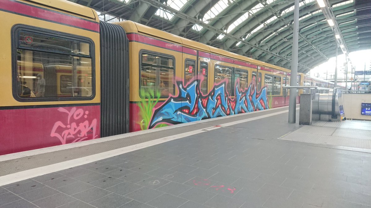 TrainsBB's tweet photo. #artwork #berlin #color #db #graffiti #ostbahnhof #painting #s9 #streetart #sbahnberlin #sbahn #spraytrain #speed #trainart #trainbombing #trainwring #train #urbanart #zugliebe https://t.co/w6UcSwJ0Y7