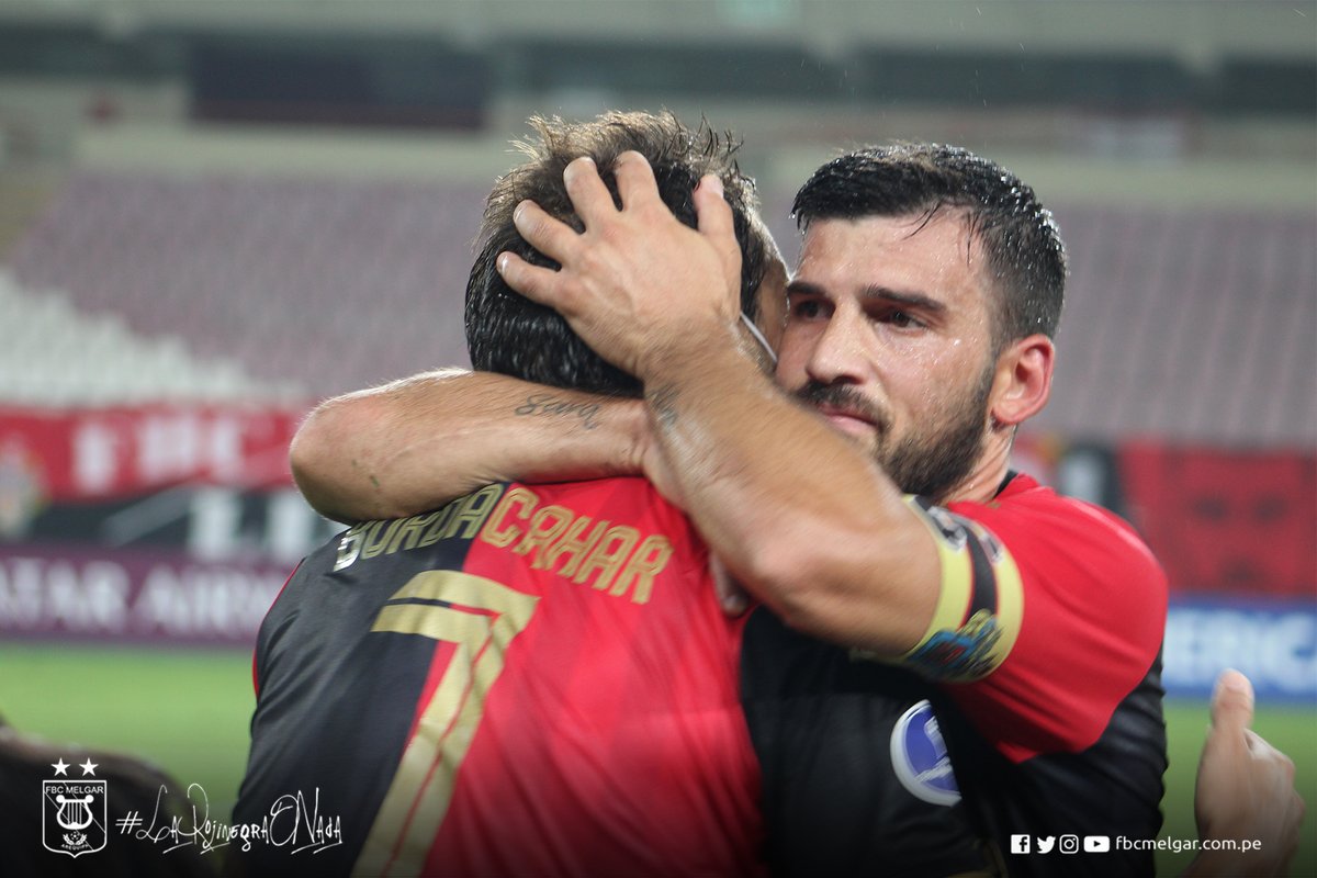 MelgarOficial's tweet photo. Dos leones no pueden abrazarse.
📸Já:

#LaRojinegraONada👊🔴⚫️ https://t.co/g07i4oaoqj
