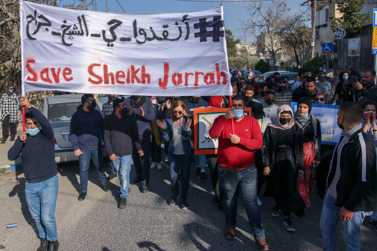 THREAD: What’s happening in Sheikh Jarrah?1) Four Palestinian families are facing eviction from their Jerusalem homes in the  #SheikhJarrah neighborhood. #SaveSheikhJarrah Photo credit: Ahmad Gharabli/AFP