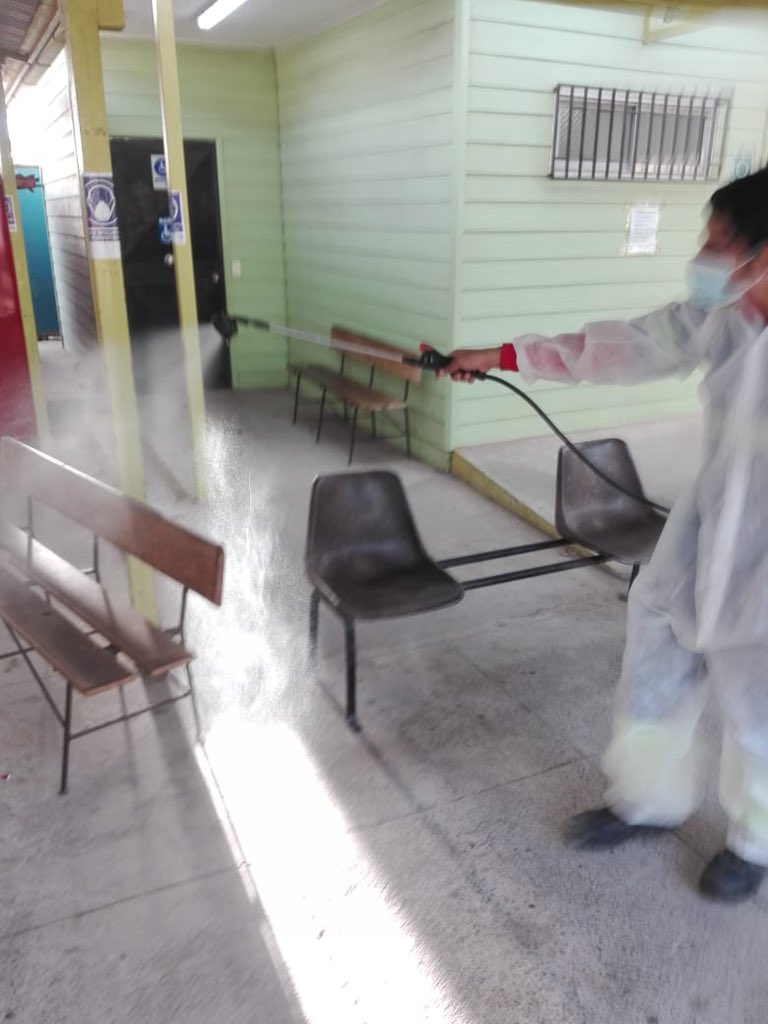 [Nueva Aurora] También se realizó la limpieza y sanitización de CESFAM en Nueva Aurora. Mucho éxito a nuestro equipo de este centro de salud #ViveViña #VinadelMar