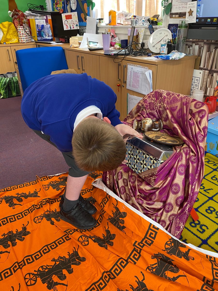 AncasterPrimary's tweet photo. Class China 🇨🇳 have been exploring Greek Mythology this week. Our focus today is Pandora’s box. The children have been expanding their knowledge through role play 📦 Very curious learners we have in Year 3 #ancasterrocks #knowledge https://t.co/1OSSTU5TEX