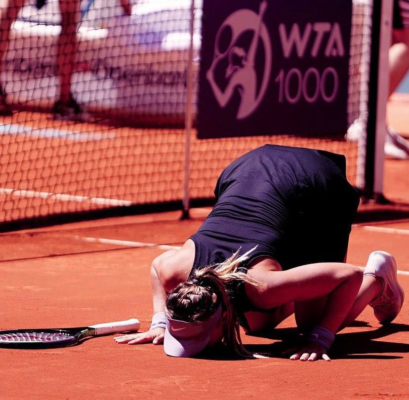 paulabadosa's tweet photo. Os llevo en el ❤️. ¡Gracias Madrid por estar ahí! ¡Os espero mañana!

Semifinales 🔜🔜🔜 @javiermarti1 💪🏻💪🏻💪🏻 https://t.co/6ylz5vdID3