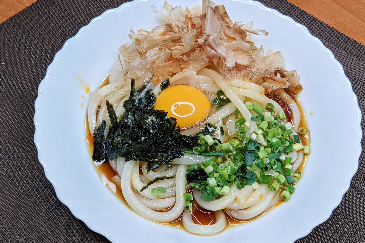最強の時短レシピ？！絶品「卵かけうどん」の作り方！