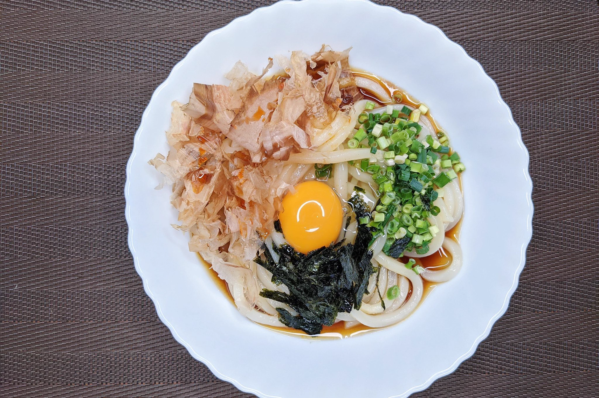 最強の時短レシピ？！絶品「卵かけうどん」の作り方！