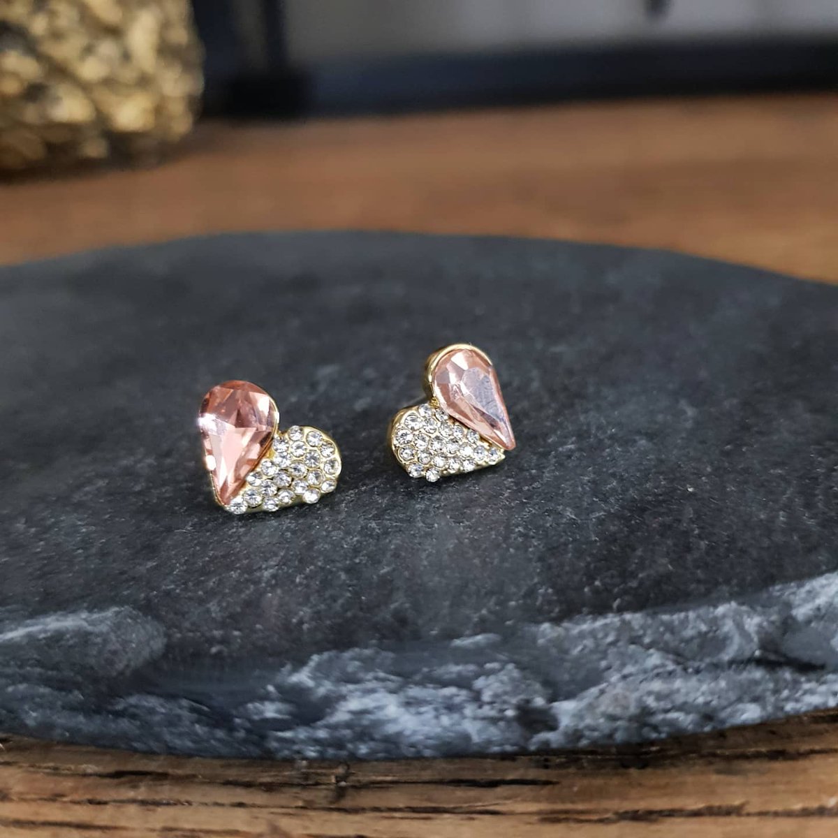 native_grey's tweet image. Pink Crystal Heart Stud Earrings 
Click on the link below!!

Back in stock!! 

#nativegrey

nativegreyjewellery.co.uk/products/pink-…