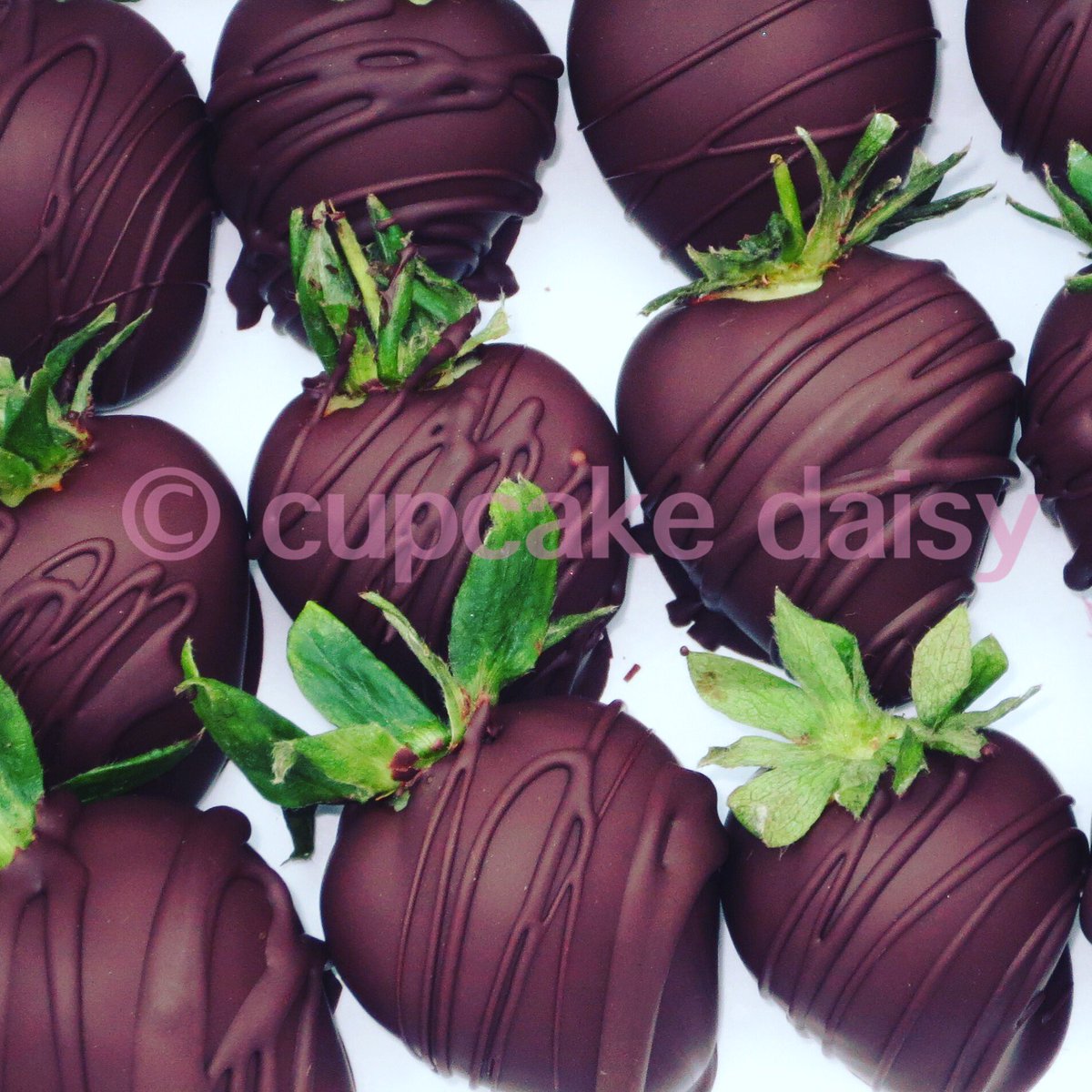 Chocolate strawberry anyone ?
Bespoke Dark Chocolate Strawberries for birthday celebrations 🎉🍫🍓
#chocolatestrawberries #darkchocolate #chocolate #singleoriginchocolate #handmade #chocolatecoveredstrawberries #freshstrawberries #birthday #birthdaytreats #happybirthday  #artisan