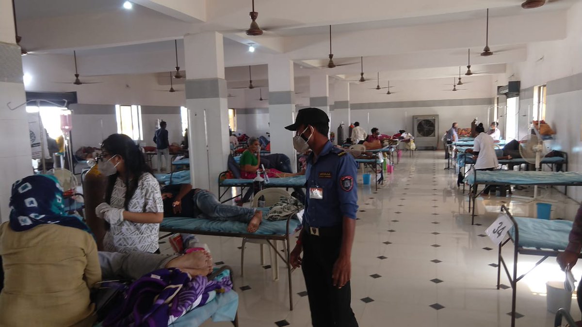 મોરબી વહીવટીતંત્ર મહામારીમાં જાનના જોખમે પણ સતત ફરજ બજાવે છે.
રેમડેસીવીર વિવેકપૂર્ણ રીતે જાતે હોસ્પિટલમાં પહોંચાડે છે, ઓક્સિજનના નિયમન માટે  ચાંપતી નઝર રાખે છે, હોસ્પિટલોની વ્યવસ્થાઓ ચકાસે છે.
સલામ છે આ યોદ્ધાઓને જે કોઈના પુત્ર, પતિ, પિતા પણ છે <a href="/CollectorMorbi/">Collector & District Magistrate, Morbi</a> <a href="/pkumarias/">Pankaj Kumar</a> <a href="/CMOGuj/">CMO Gujarat</a>