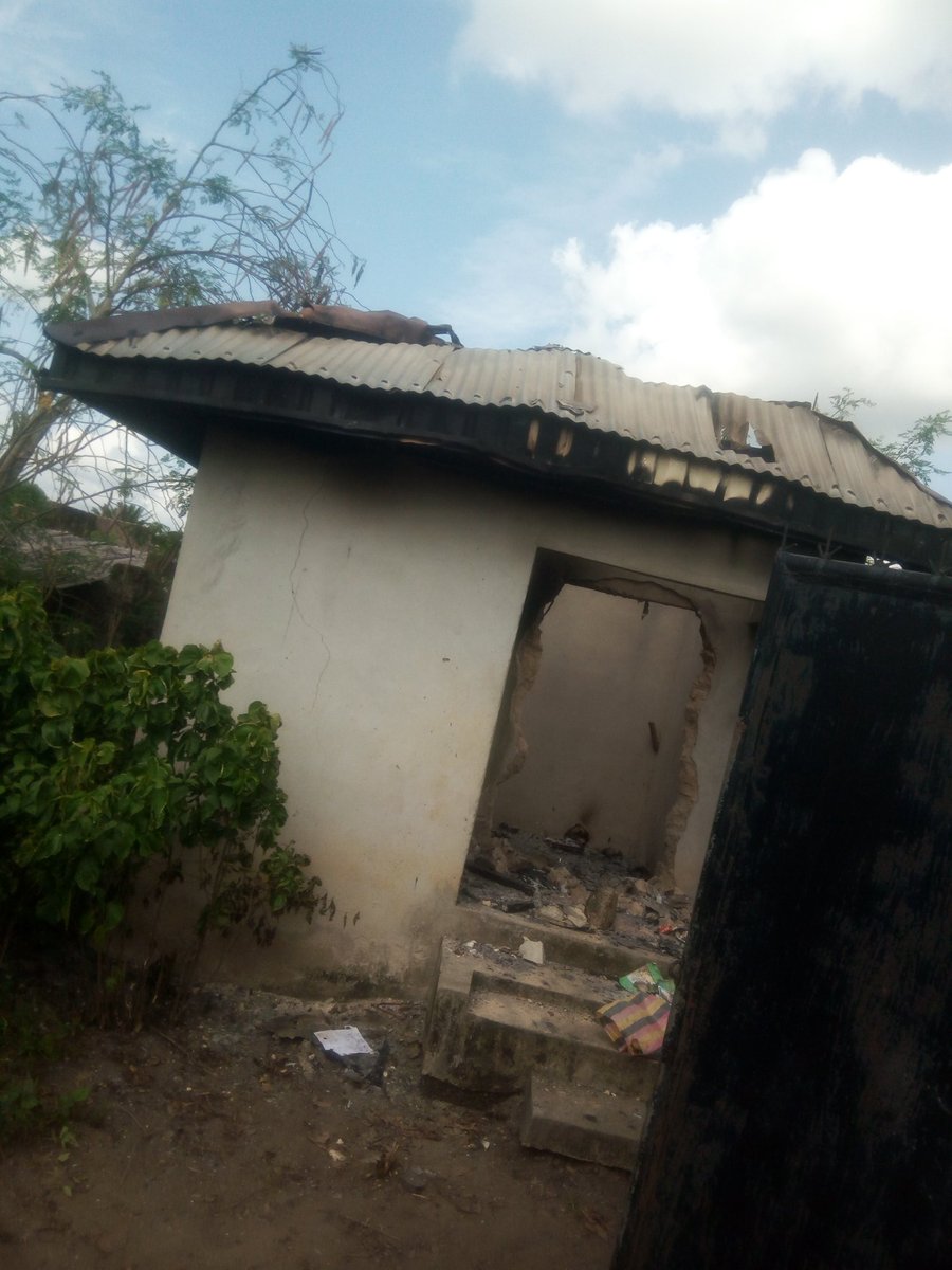 The community youths have started demolishing the house. #JusticeForHinyUmoren