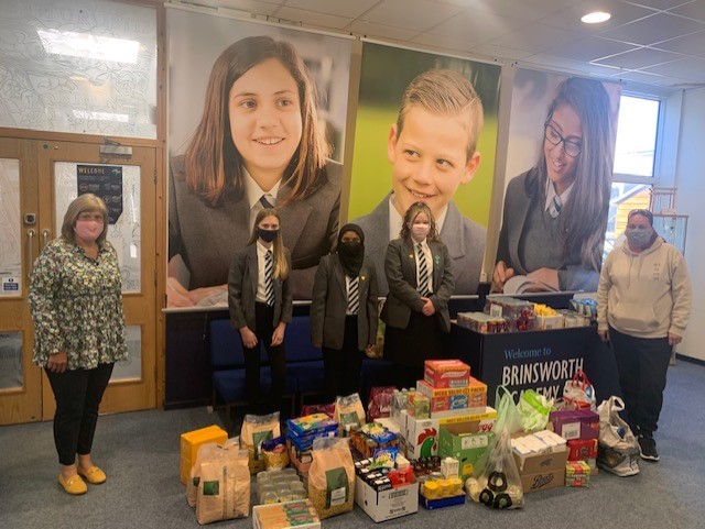 BrinsworthAcad1's tweet photo. We are delighted to present The Centre at Brinsworth with more food from our community appeal. Our thanks go to Tinsley Mosque and to our whole school community for the donations. The food will go to help those in need in our community. #TeamBrinsworth #OneSchoolOneCommunity https://t.co/VFwibaUbGx