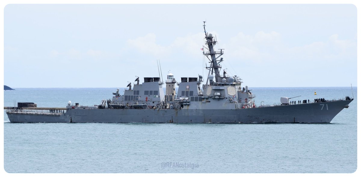 .@RFAWaveKnight operating south of the breakwater today  and outbound from @HMNBDevonport at HW @USNavy @USNavyEurope @SurfLant #USSRoss - seen here at the 'Rubble' and then passing the Western Breakwater.

More pics later (once SRC recovered).