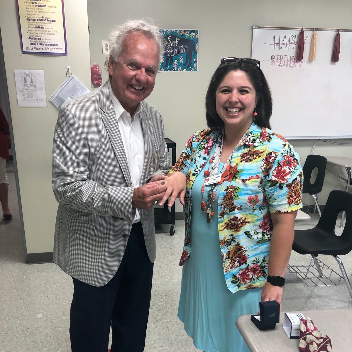 RhodesGrad's tweet image. Happy Teacher Appreciation Week! 🎉

Every year, RGS donates over 100 rings to teachers of the year, as well as to the state teacher of the year and finalists. We appreciate our teachers, and we hope you'll help us in celebrating them not just this week, but all the time!