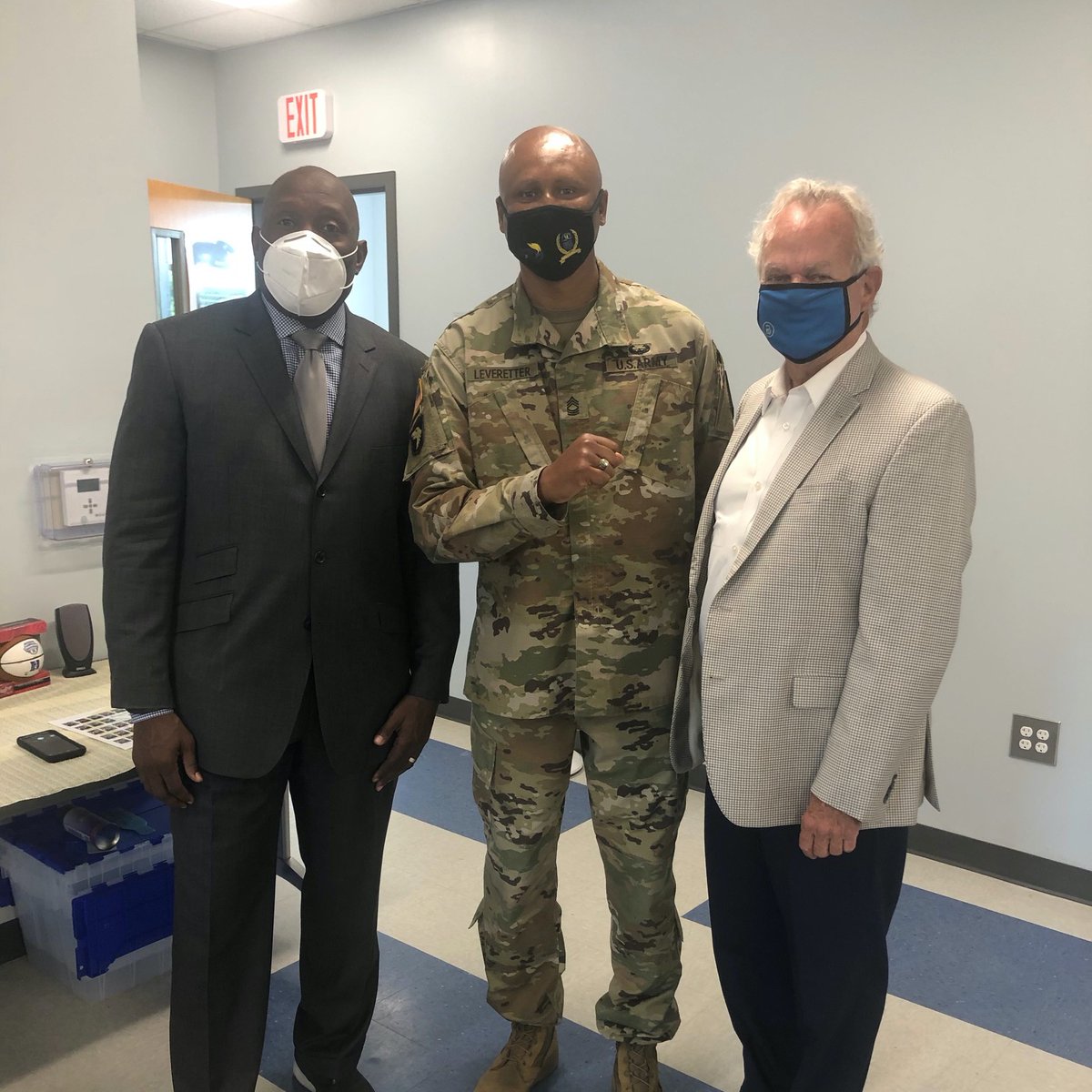 RhodesGrad's tweet image. Happy Teacher Appreciation Week! 🎉

Every year, RGS donates over 100 rings to teachers of the year, as well as to the state teacher of the year and finalists. We appreciate our teachers, and we hope you'll help us in celebrating them not just this week, but all the time!