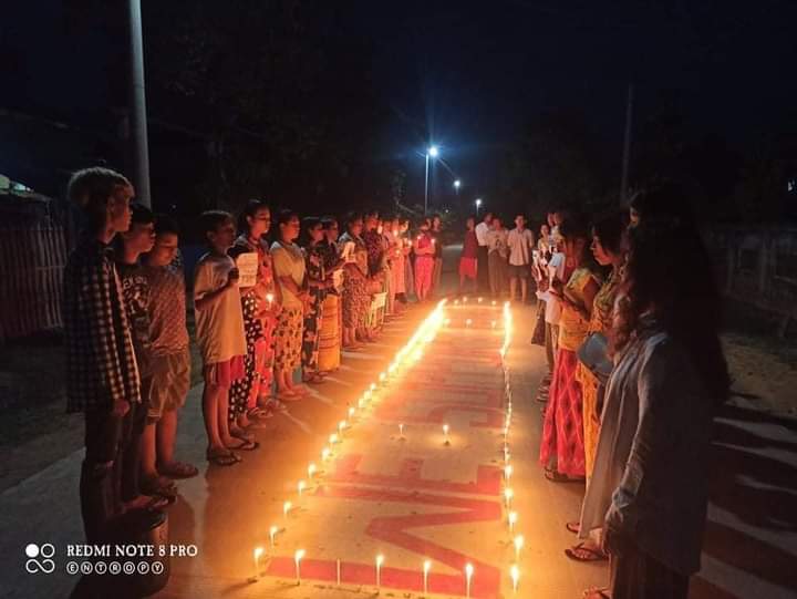 b3rry_y's tweet photo. Moegaung’s Candlelight Night Strike.
#WhatsHappeningInMyanmar 
#May5Coup https://t.co/bjeQGwIvfy