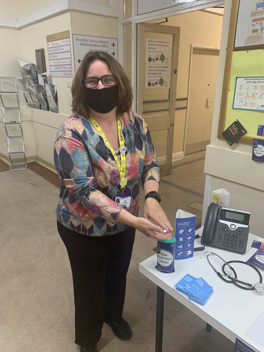gnipschnid's tweet photo. Doing our bit to promote awareness and the importance of hand hygiene in @SwanseabayNHS #WorldHandHygiene @evejeffery1 @IPS_Infection @SharriePrice https://t.co/kQ9IAE6AvI