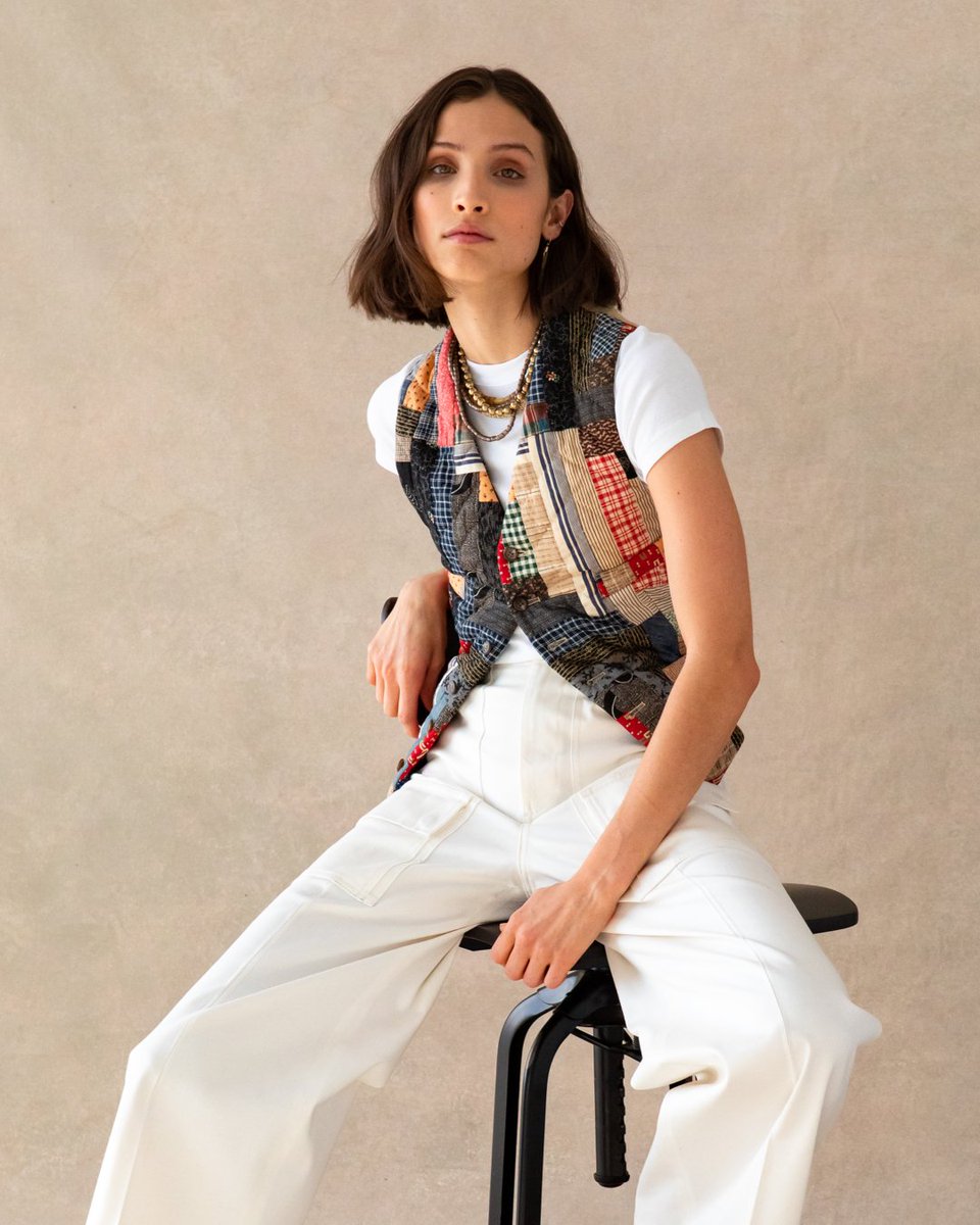 RalphLauren's tweet photo. Folk art, traditional American influence, and luxury fabrications are brought to life with vintage Ralph Lauren vests exclusively on #ThePoloApp (US only)

Discover more icons brought back for today: https://t.co/qwGQTvX16J

#PoloRLStyle https://t.co/ZaFoQLwinx