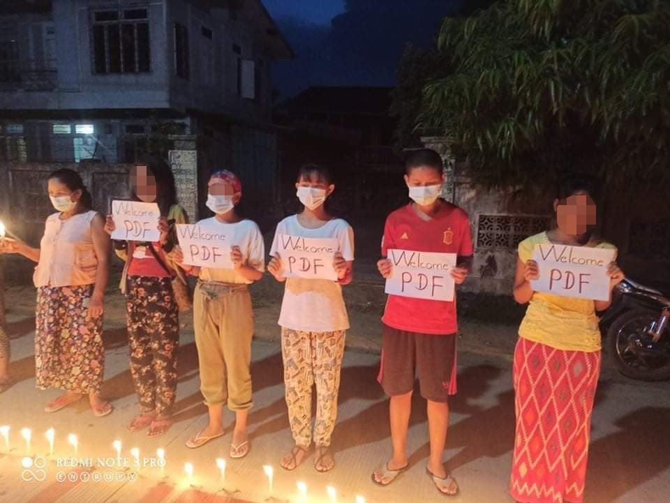 shafiur's tweet photo. #May5Coup Mogaung Township, Kachin State

WELCOME PEOPLE’S DEFENCE FORCE

#WhatsHappeningInMyanmar #PeopleDefenceForce https://t.co/ieExZZHyBQ