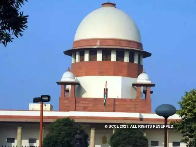 SC stays HC's contempt proceedings against Centre, but also made it clear that it was not stopping Hight Court to monitor the management of Covid related issues. economictimes.indiatimes.com/news/india/sc-… Download Economic Times App to stay updated with Business News - etapp.onelink.me/tOvY/135dde21