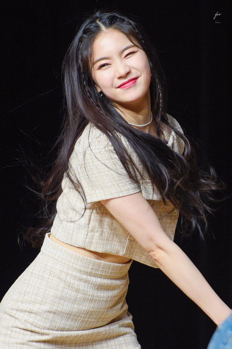 for__ISA's tweet photo. 210505 ♡♡ #스테이씨 #stayc #아이사 #ISA @STAYC_official https://t.co/gMyUyKXeHN