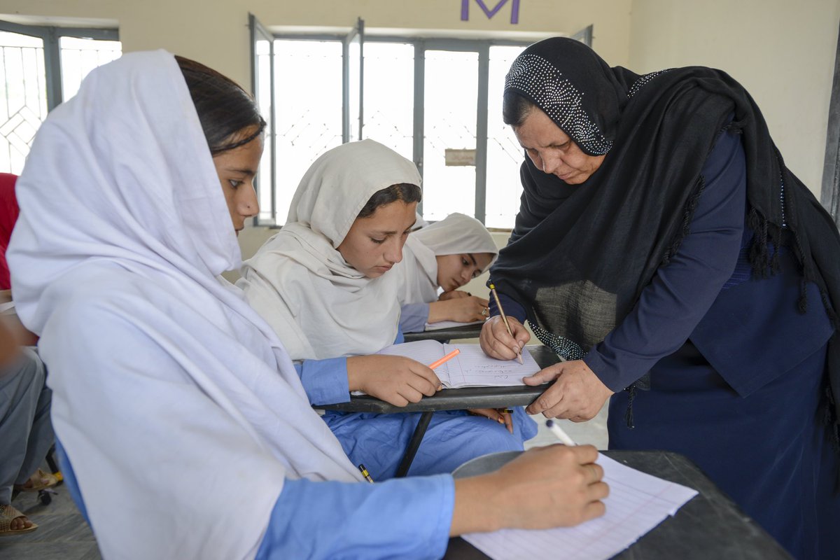 EAA_Foundation's tweet photo. After 🇵🇰's #COVID19 lockdown, EAC's partner @We_Are_Alight designed &amp; delivered learning to 200,000+ primary school learners through Muallim Radio Programme in Gilgit-Baltistan, ensuring that young people maintain access to quality learning as we #BuildBackEducation https://t.co/KrM8ThVNsY