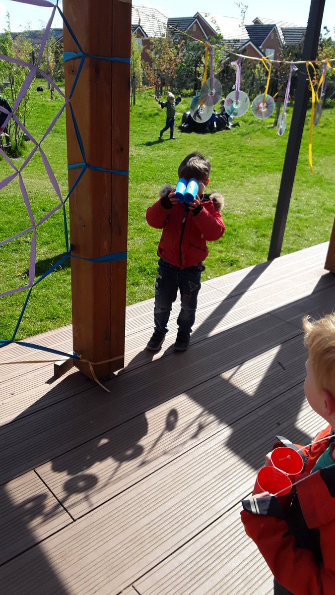 AshbridgeMaxy's tweet photo. Following our interests in the birds that keep landing on our grass, Squirrels decided to make their own binoculars. "I saw two eagles and a seagull!" "I can see you!" #outdoorlearning #EYscience #EYtalking @NDNAtalk https://t.co/wcMRugC7Vn