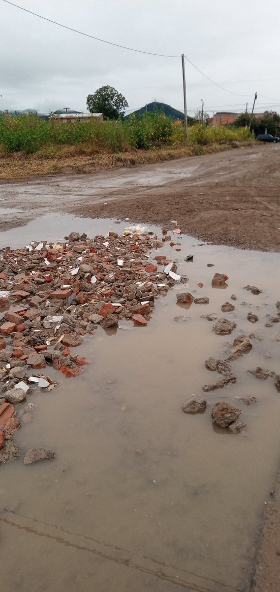 EsterColque's tweet photo. #DOSCUADRAS @PrensaBettina @RomeroBettina @GobCiudadSalta solo dos cuadras transitables neces en Pereyra Rozas para salir o ingresar al Barrio. https://t.co/0VXaLYYOki