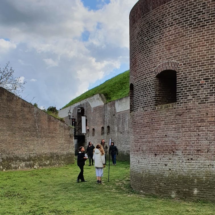 Fort_Pannerden's tweet photo. Kent u onze wandelingen al?

Ook komende zondag bieden wij u interessante
wandelingen door de Klompenwaard en door de
fortgracht aan. Op 9 mei zijn deze wandelingen
uitgebreid met de aanwezigheid van
Museum Niemandsland en re-enactors van De
Klondikes. https://t.co/HOYBw4RJfM